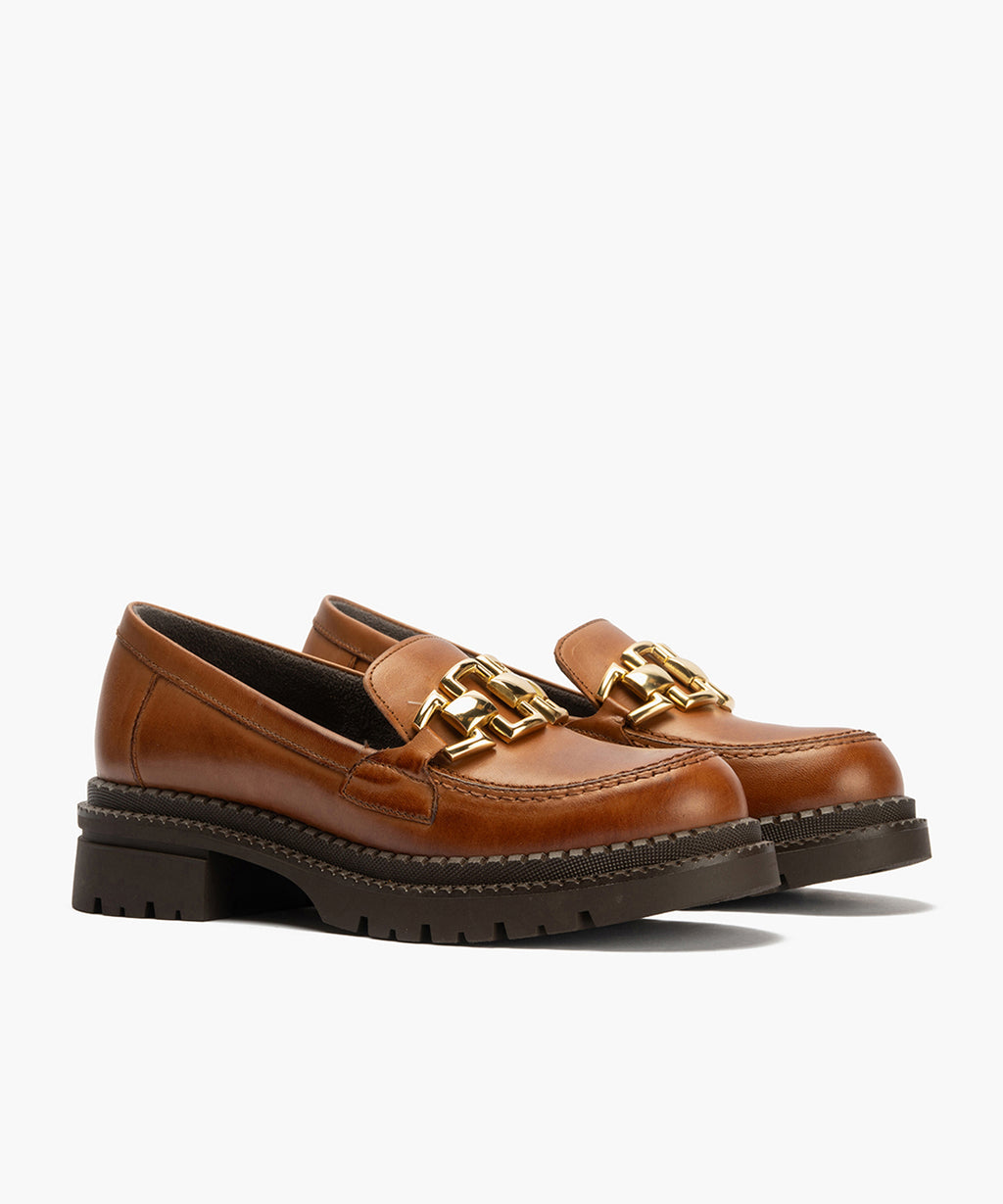 Mocasín en Napa con adorno de mujer color cuero