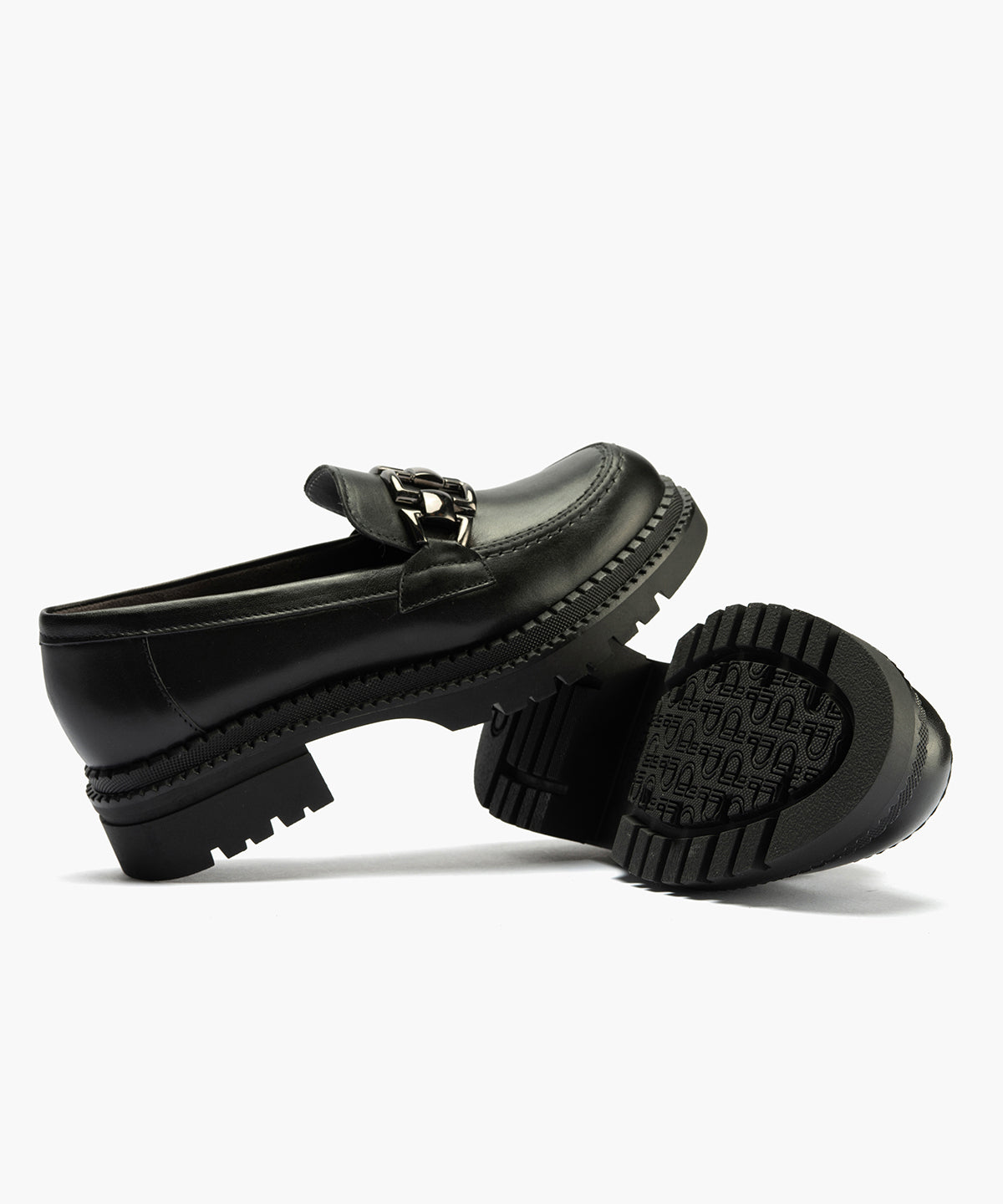 Mocasín en Napa con adorno de mujer color negro