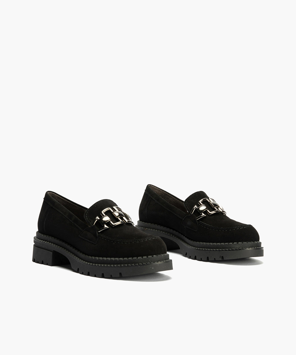 Mocasín en Ante con adorno de mujer color negro