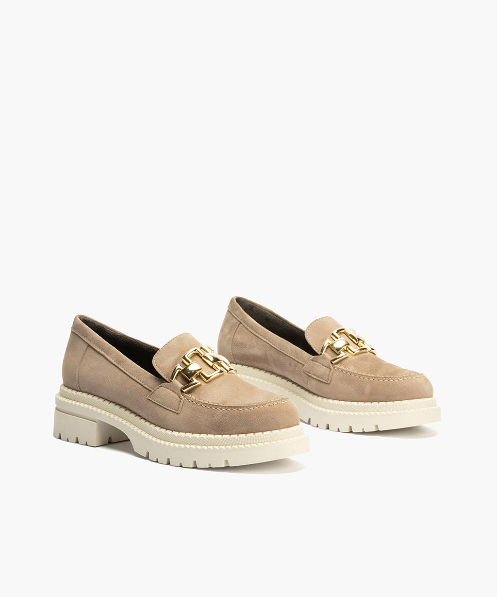 Mocasín en Ante con adorno de mujer color topo