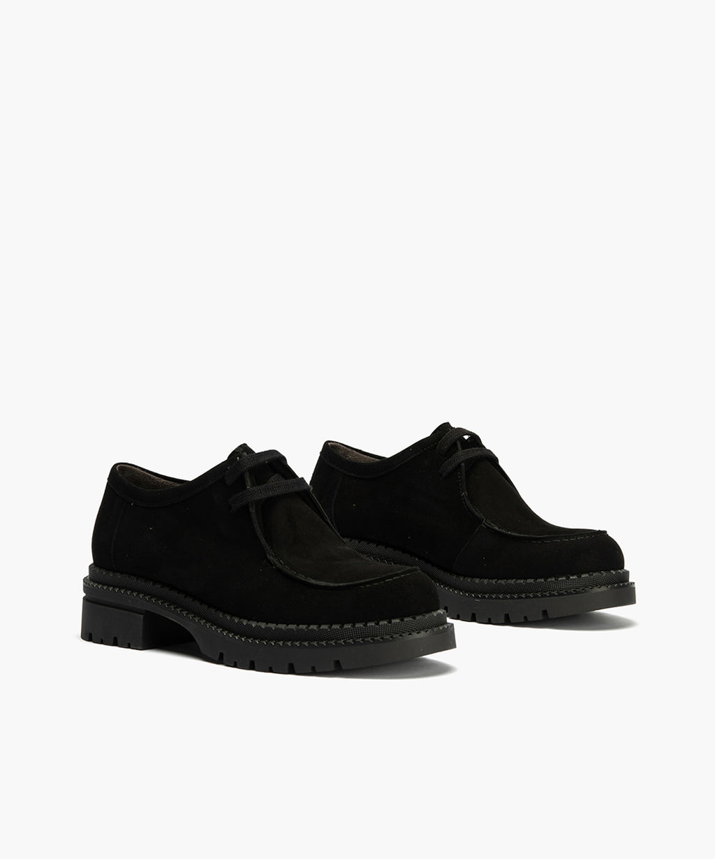 Wallaby en Ante con cordones de mujer color negro