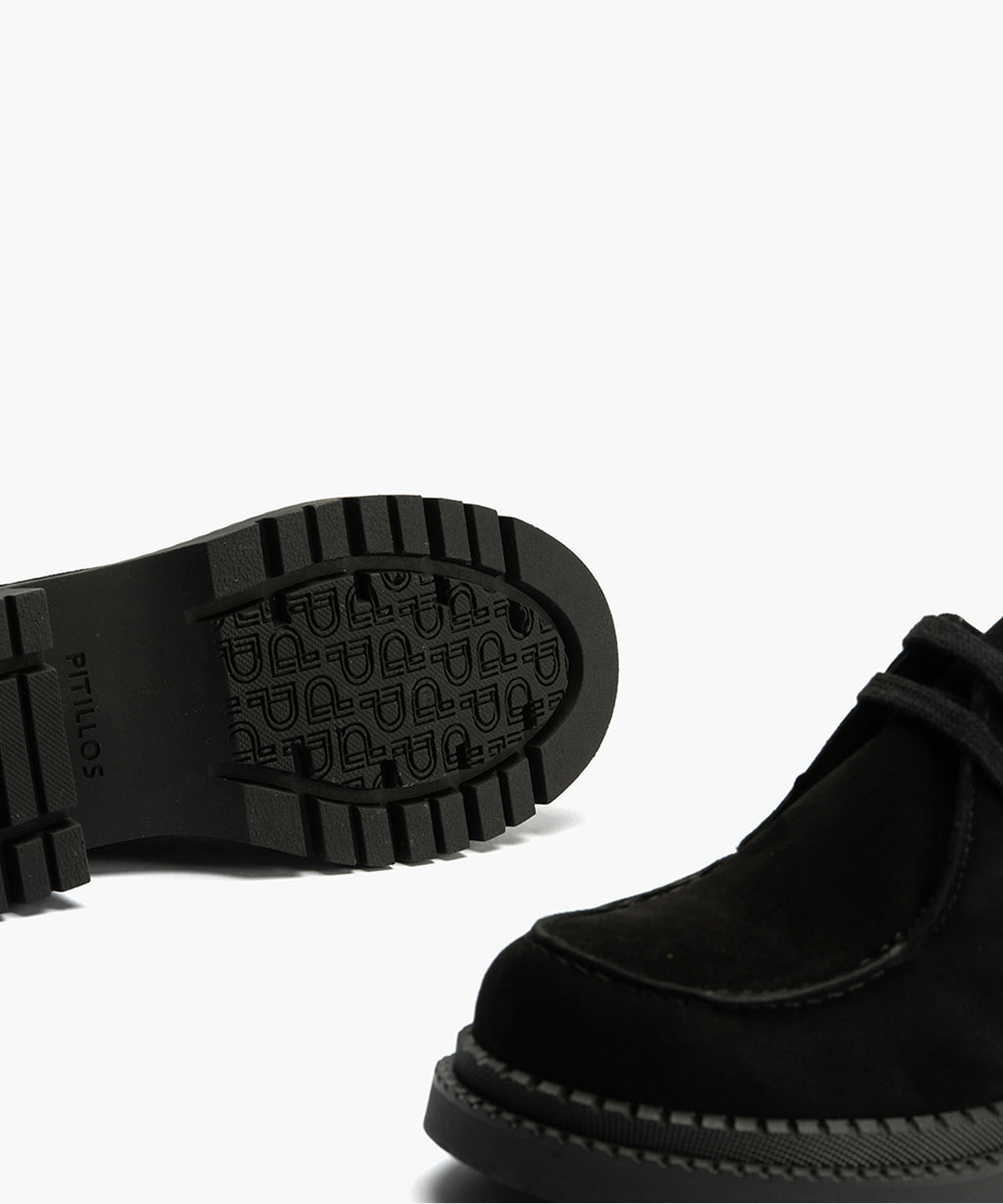 Wallaby en Ante con cordones de mujer color negro