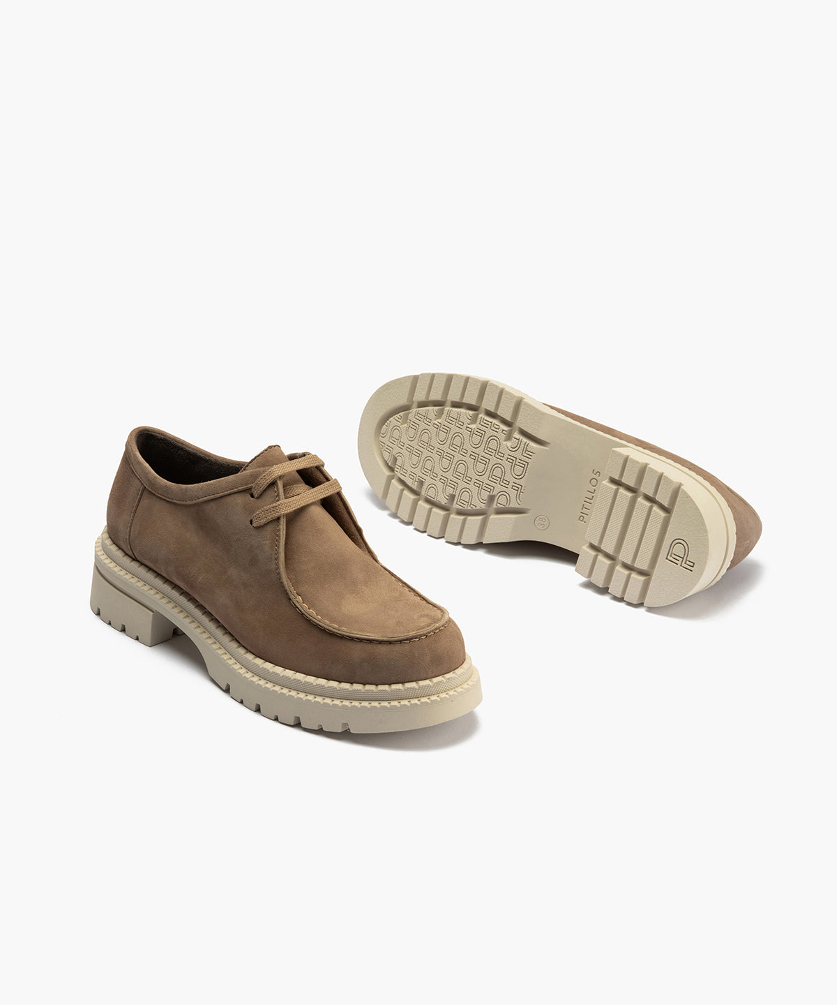 Wallaby en Ante con cordones de mujer color topo