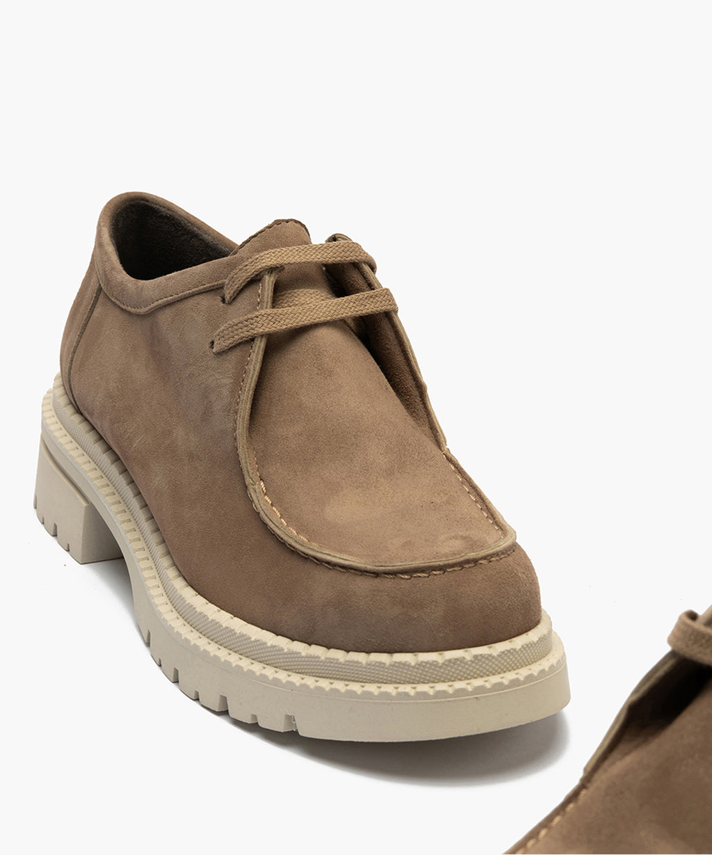 Wallaby en Ante con cordones de mujer color topo
