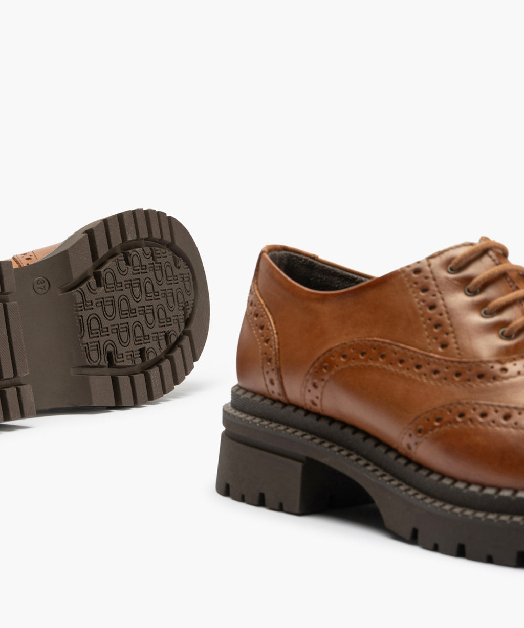 Ingles en Napa con cordones de mujer color cuero