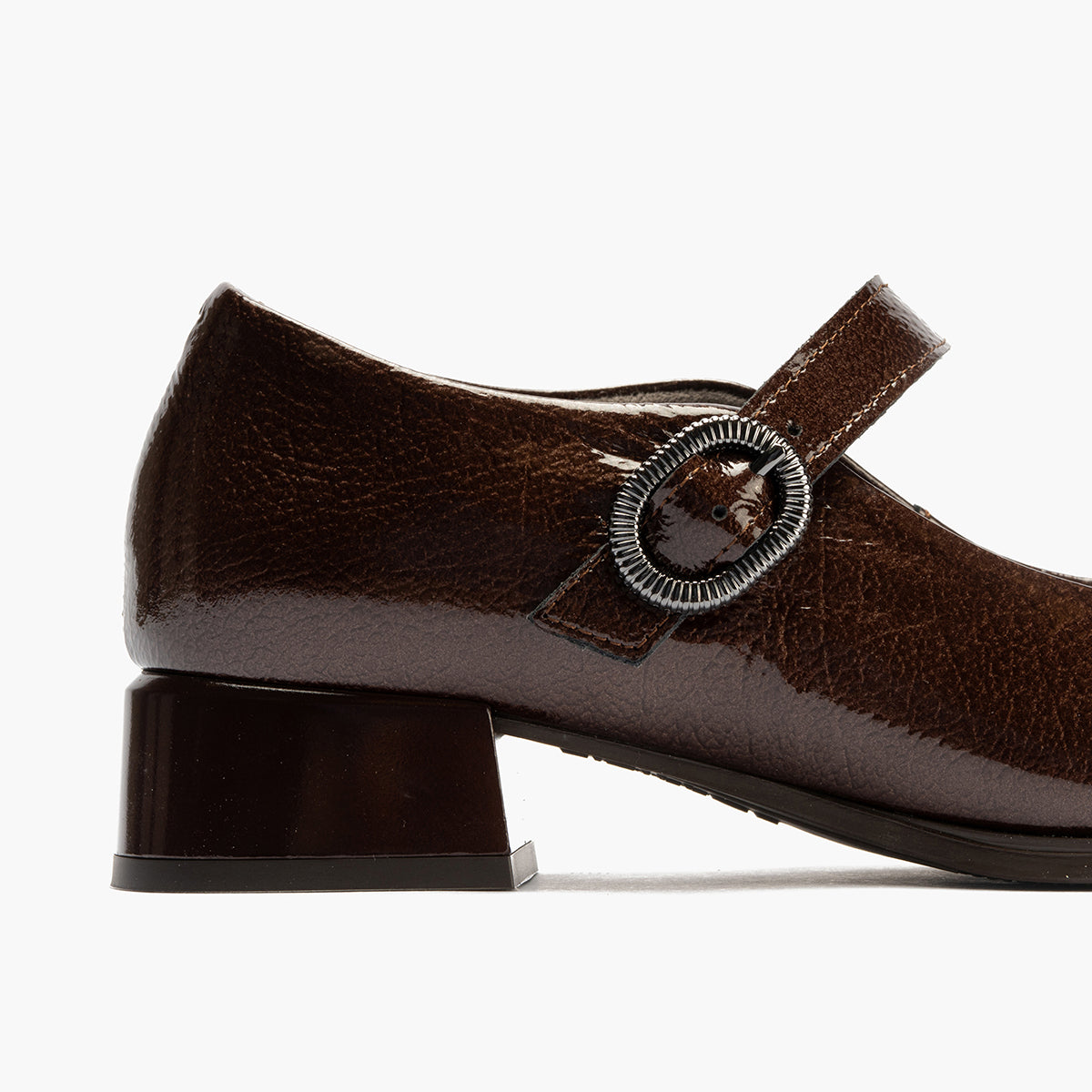 Mercedes con correas en charol mujer marron