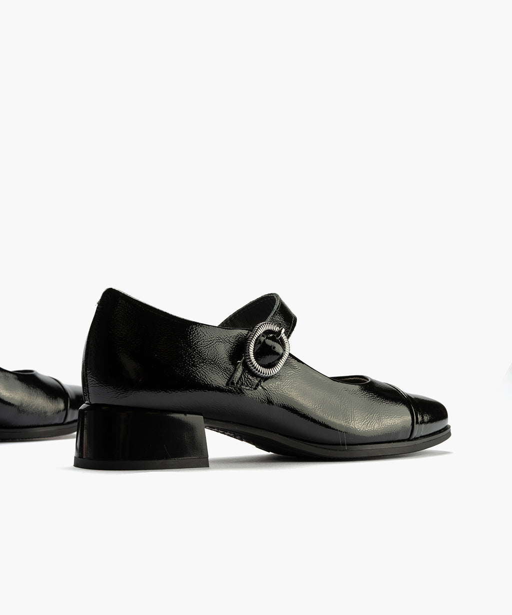 Mercedes con correas en charol mujer negro