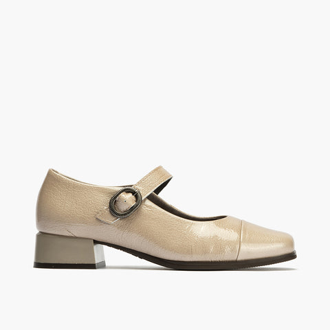 Mercedes con correas en charol mujer piedra