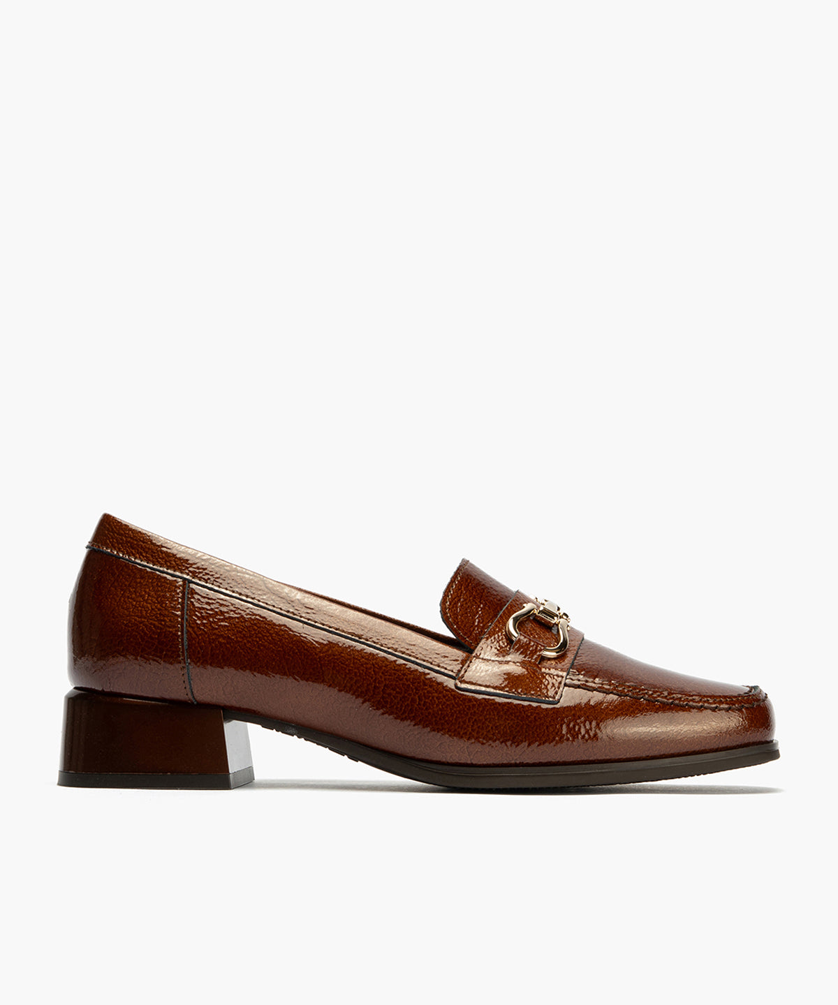 Mocasín en Charol con adorno de mujer color cuero