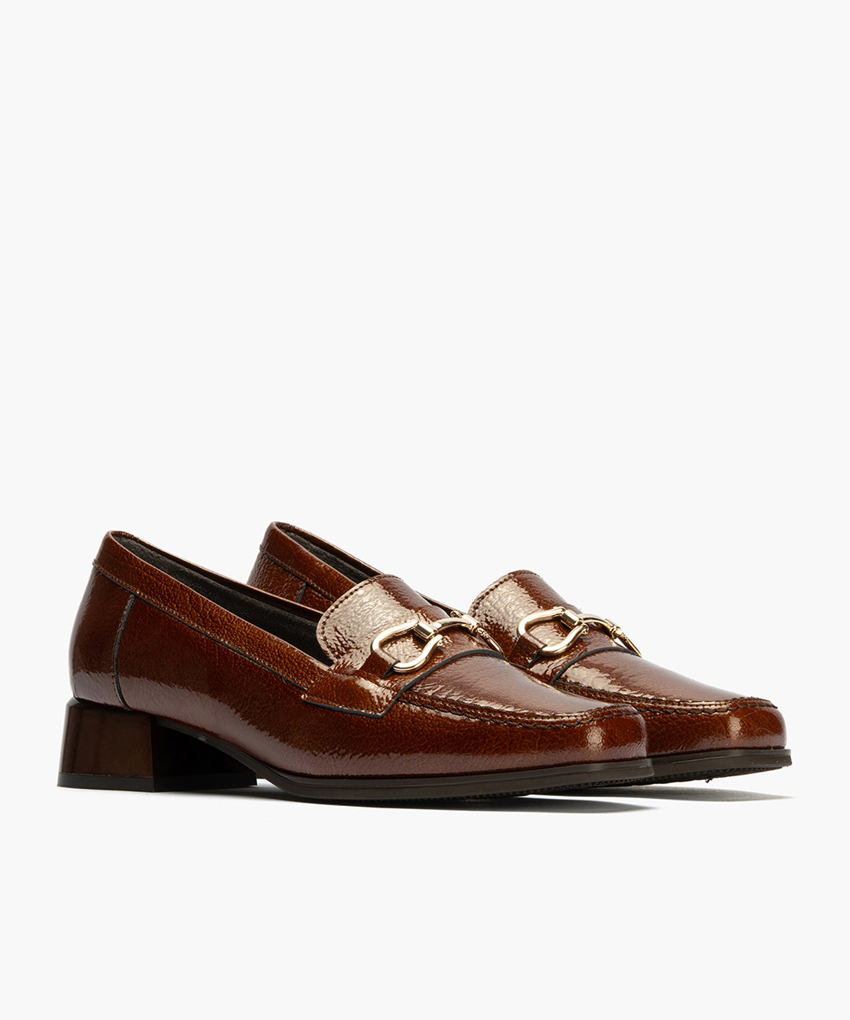 Mocasín en Charol con adorno de mujer color cuero