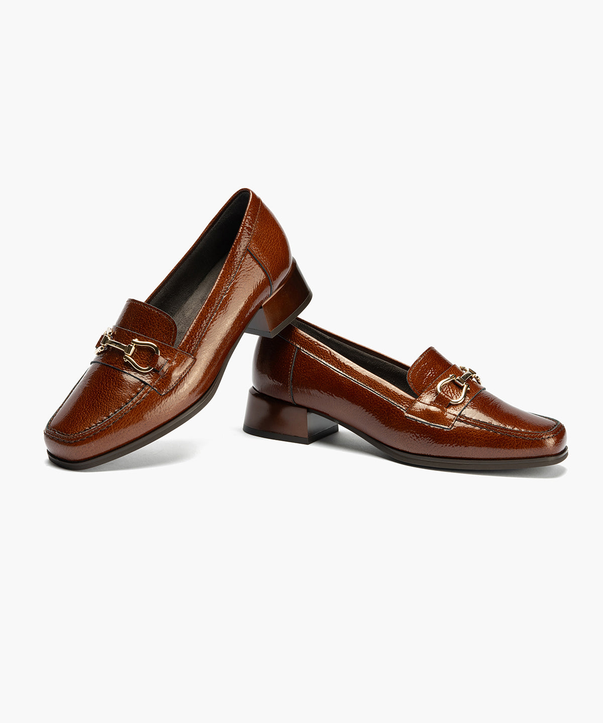 Mocasín en Charol con adorno de mujer color cuero