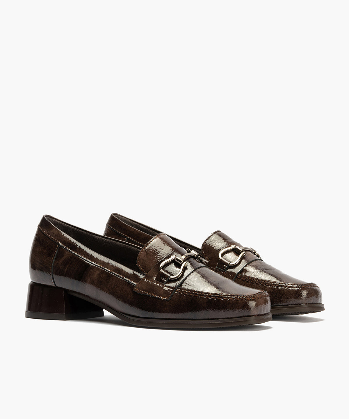 Mocasín en Charol con adorno de mujer color marron