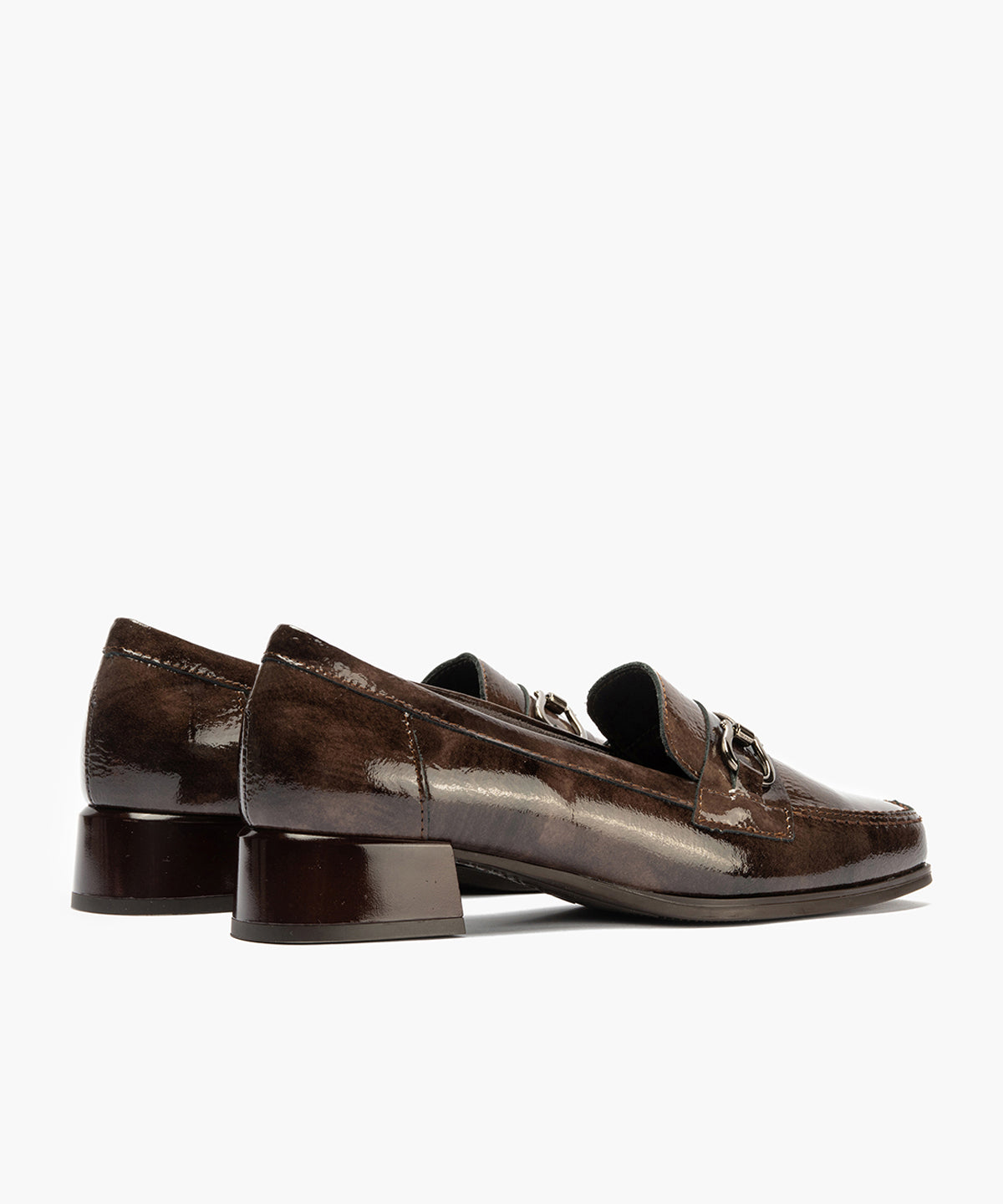Mocasín en Charol con adorno de mujer color marron