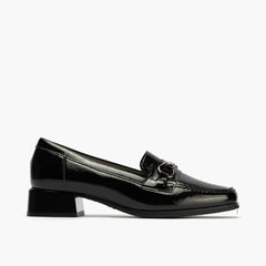 Mocasín en Charol con adorno de mujer color negro