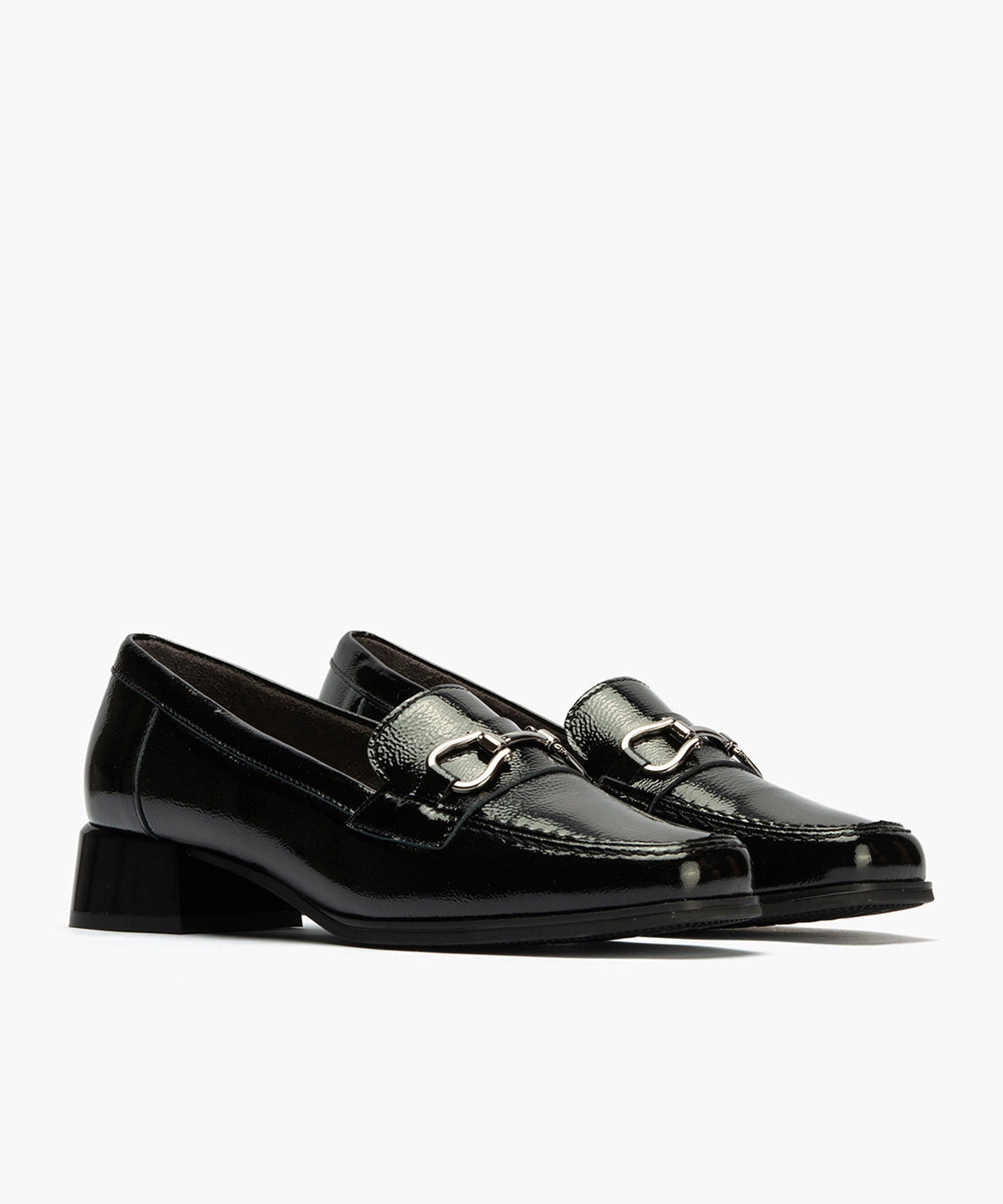 Mocasín en Charol con adorno de mujer color negro