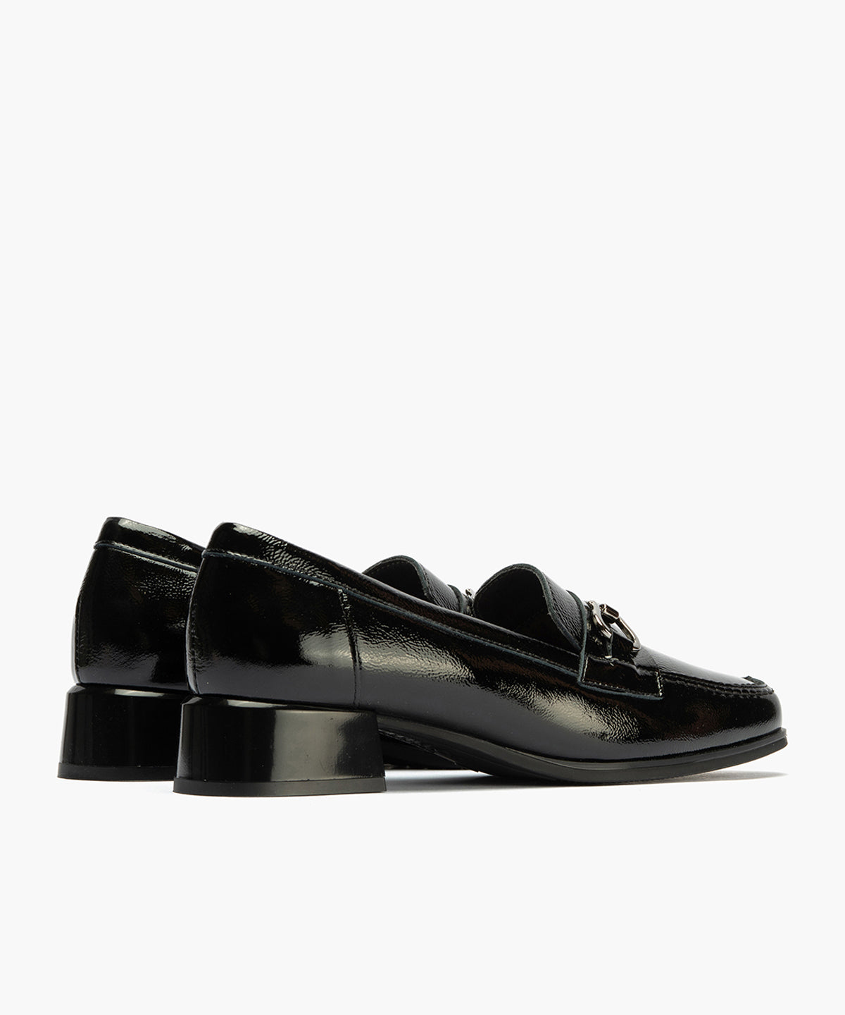 Mocasín en Charol con adorno de mujer color negro