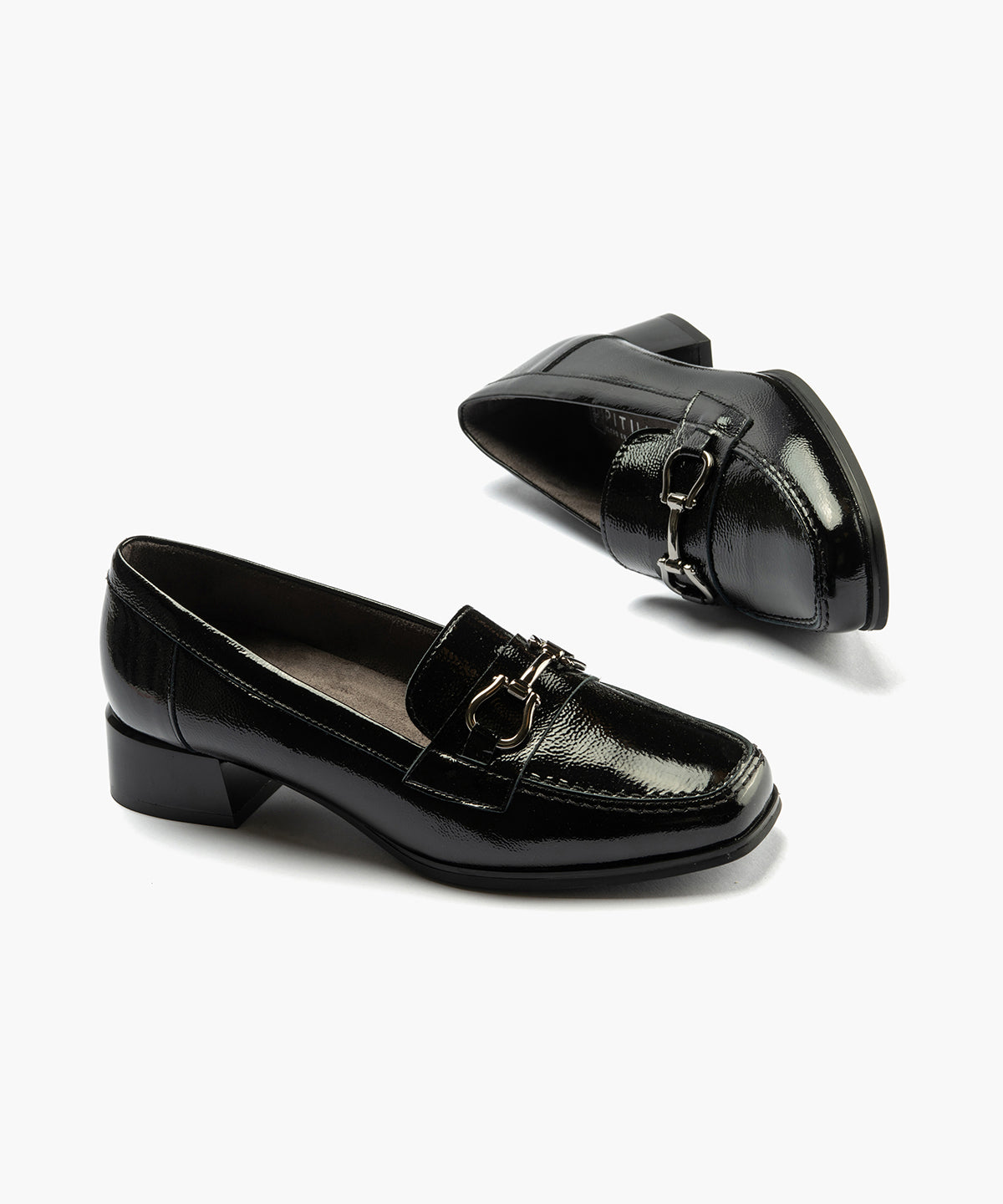 Mocasín en Charol con adorno de mujer color negro