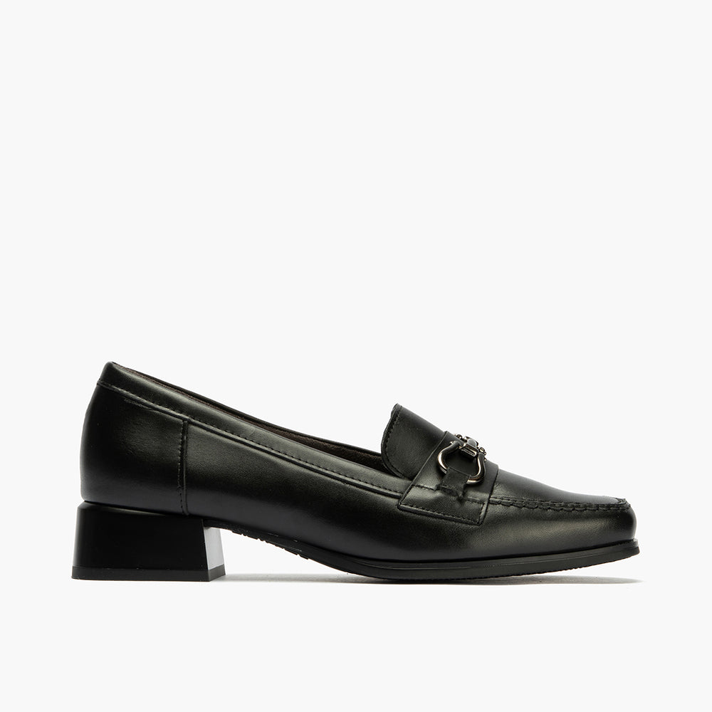 Mocasin en Napa con adorno de mujer color negro