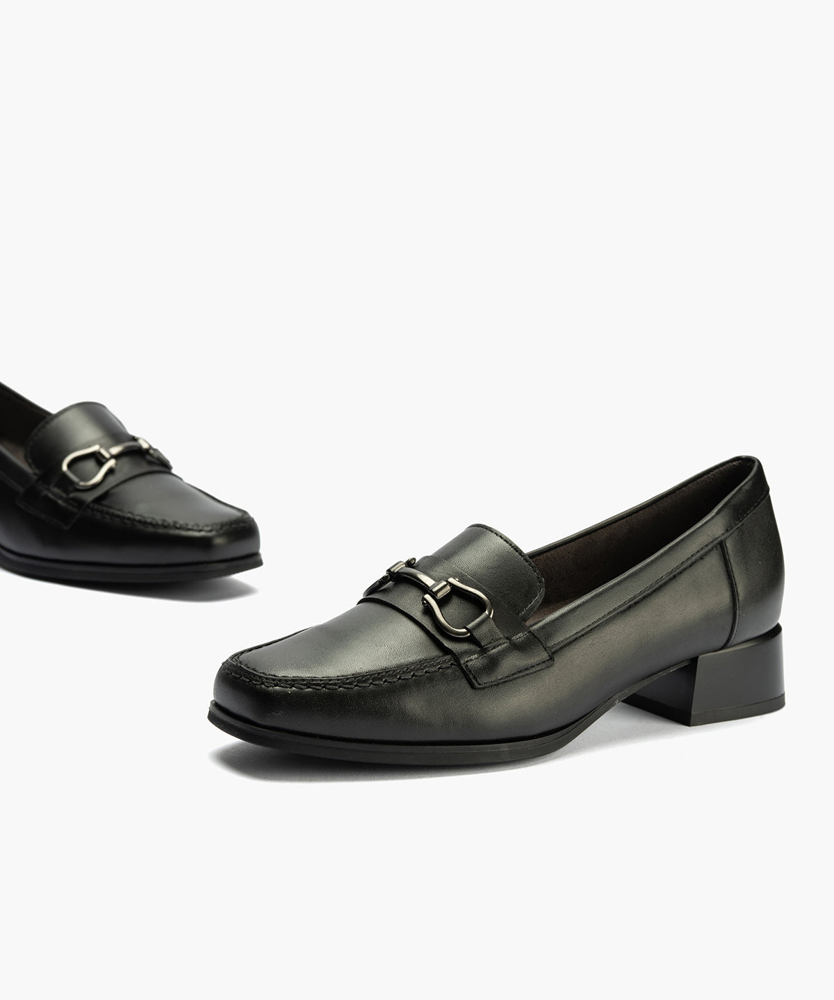 Mocasin en Napa con adorno de mujer color negro