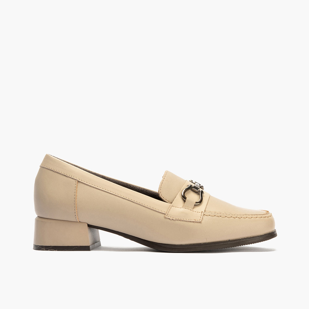Mocasin en Napa con adorno de mujer color piedra