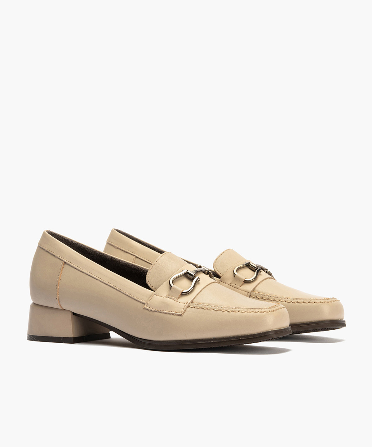 Mocasin en Napa con adorno de mujer color piedra
