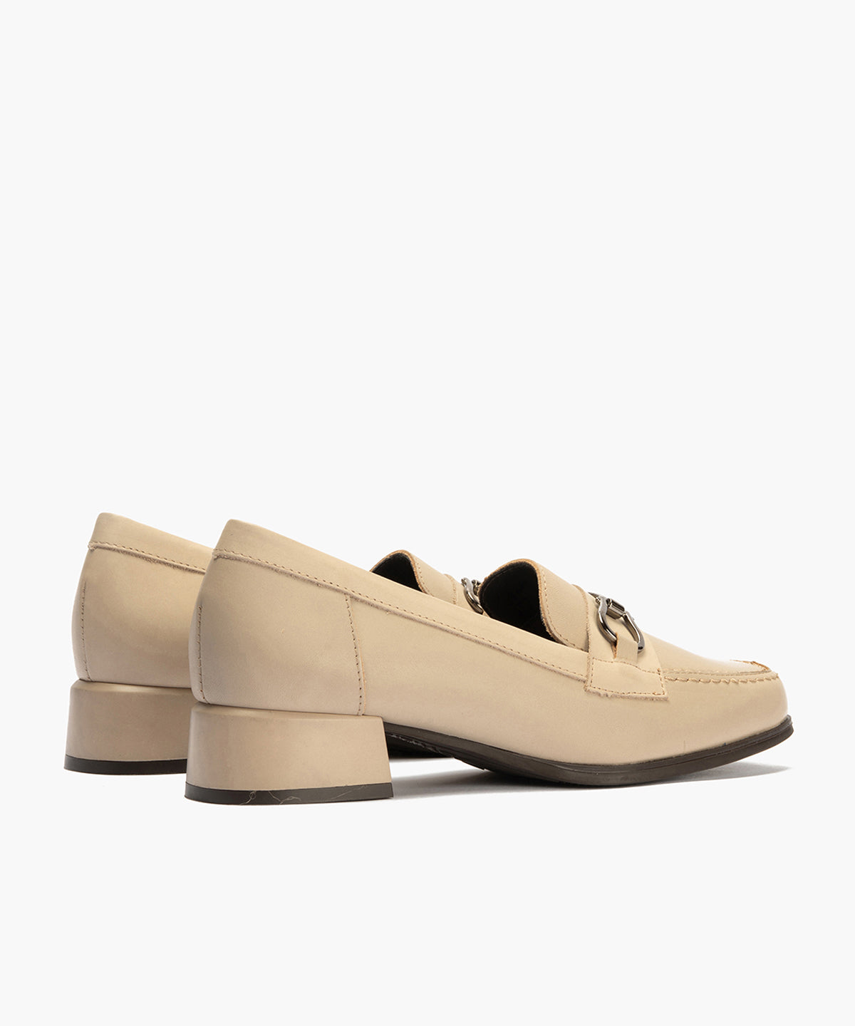Mocasin en Napa con adorno de mujer color piedra