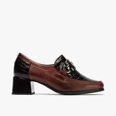 Abotinado con tacón medio y adorno de mujer color burdeos