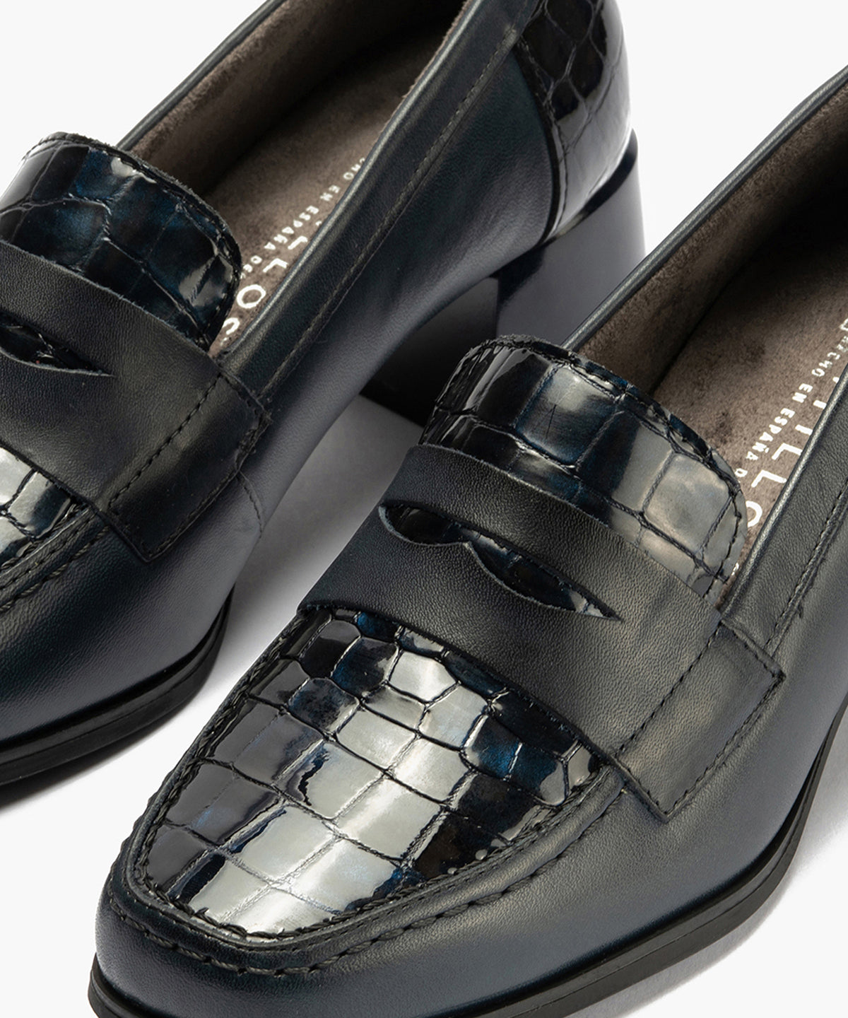 Mocasín con tacón medio de mujer color marino
