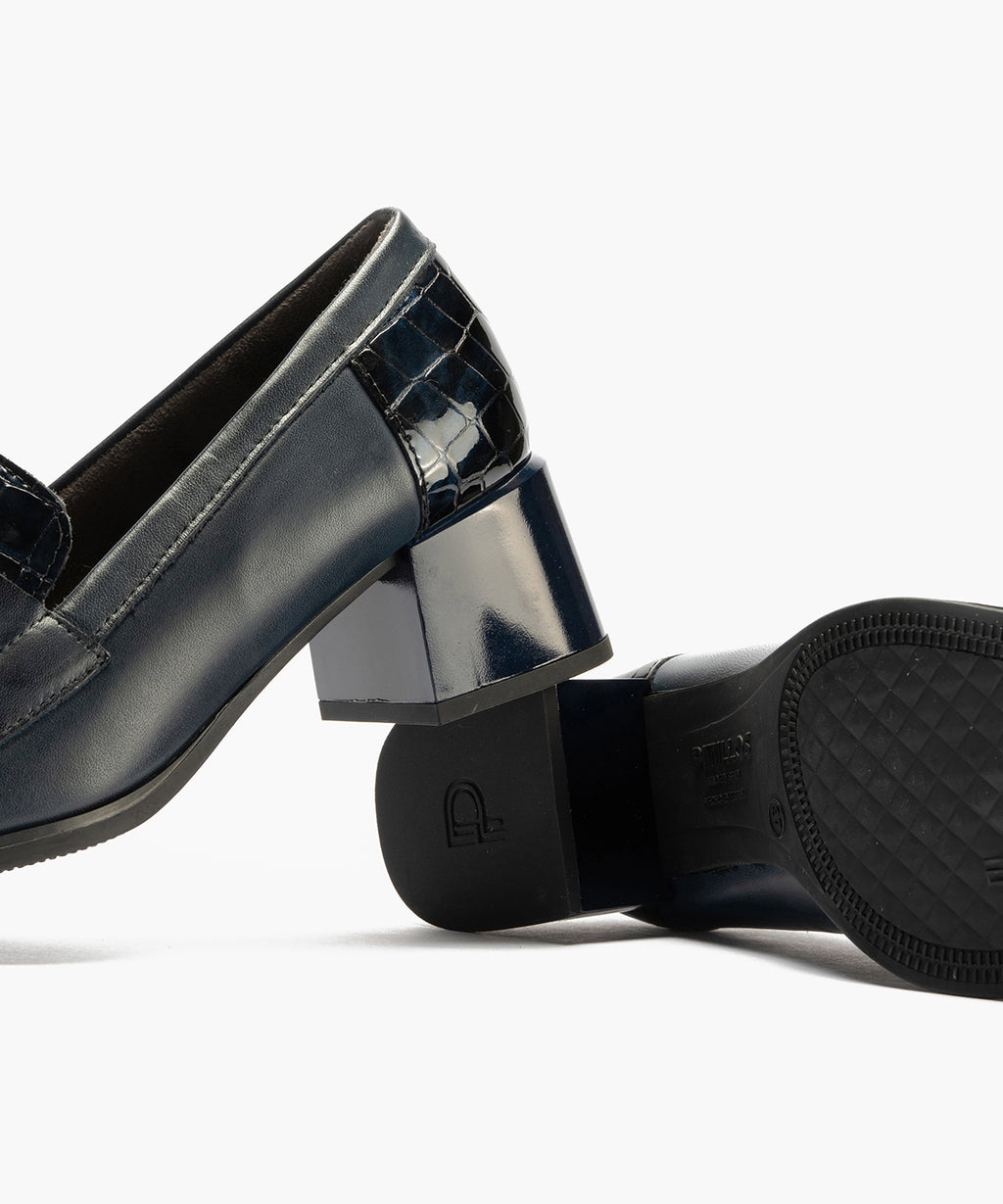 Mocasín con tacón medio de mujer color marino