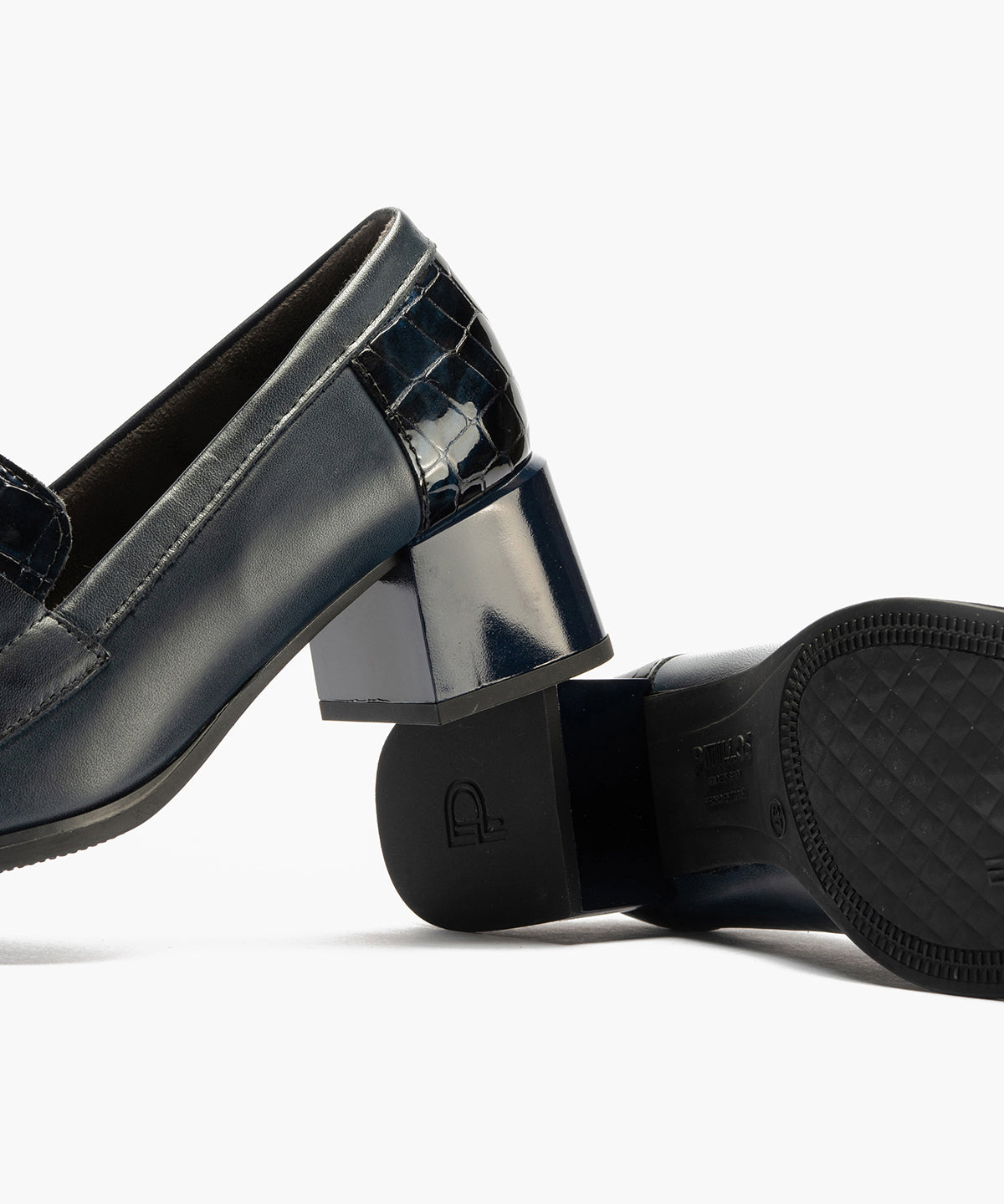 Mocasín con tacón medio de mujer color marino
