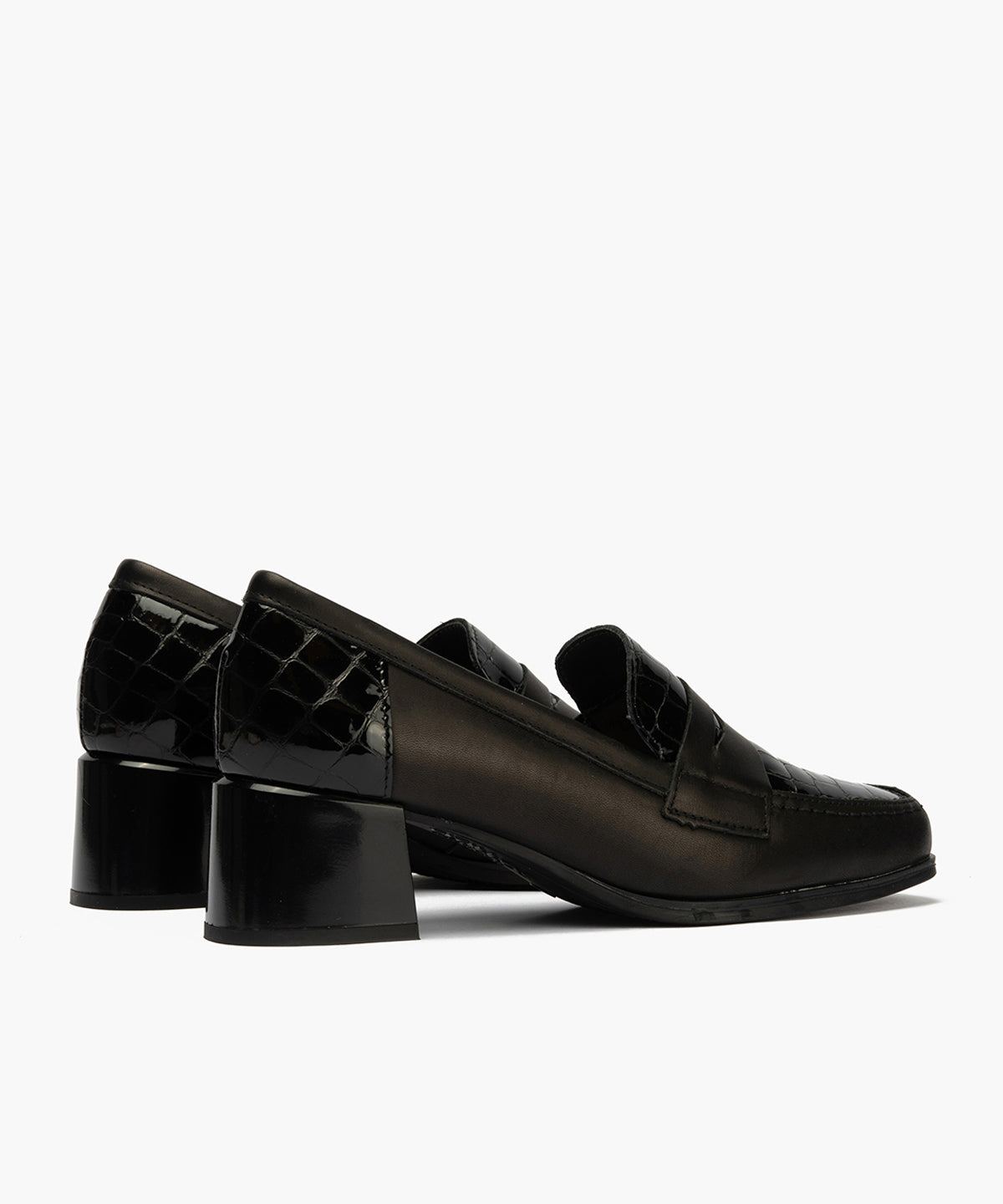 Mocasín con tacón medio de mujer color negro