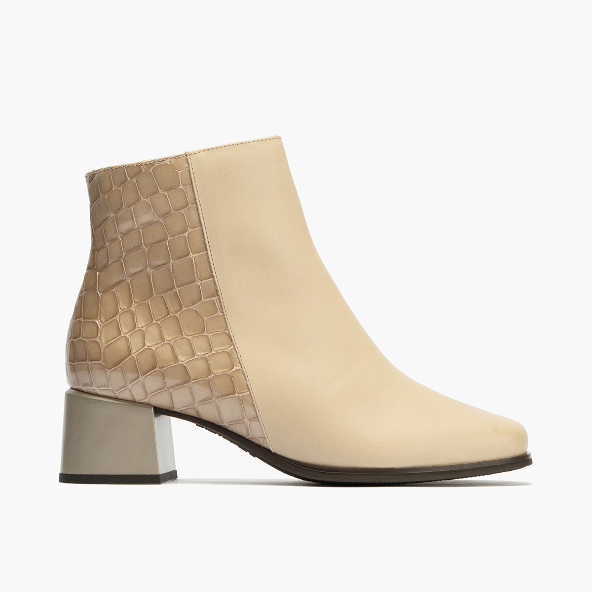 Botin en napa con coco charol de mujer color piedra