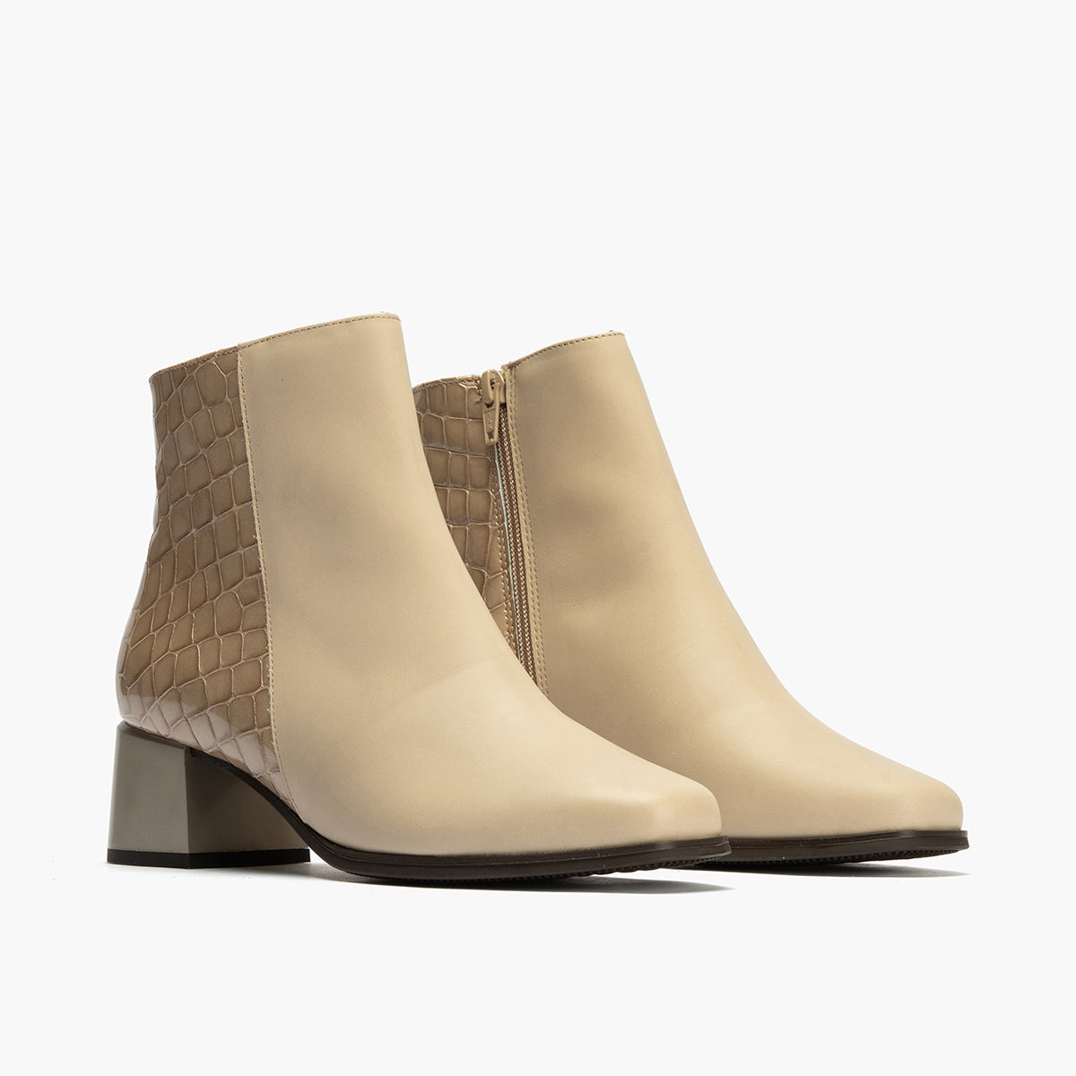 Botin en napa con coco charol de mujer color piedra
