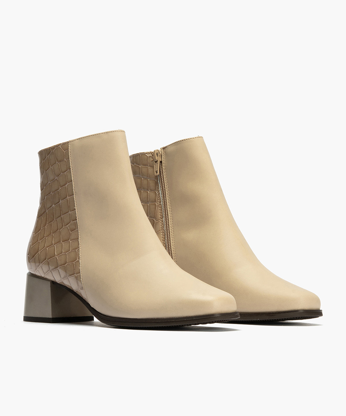 Botin en napa con coco charol de mujer color piedra