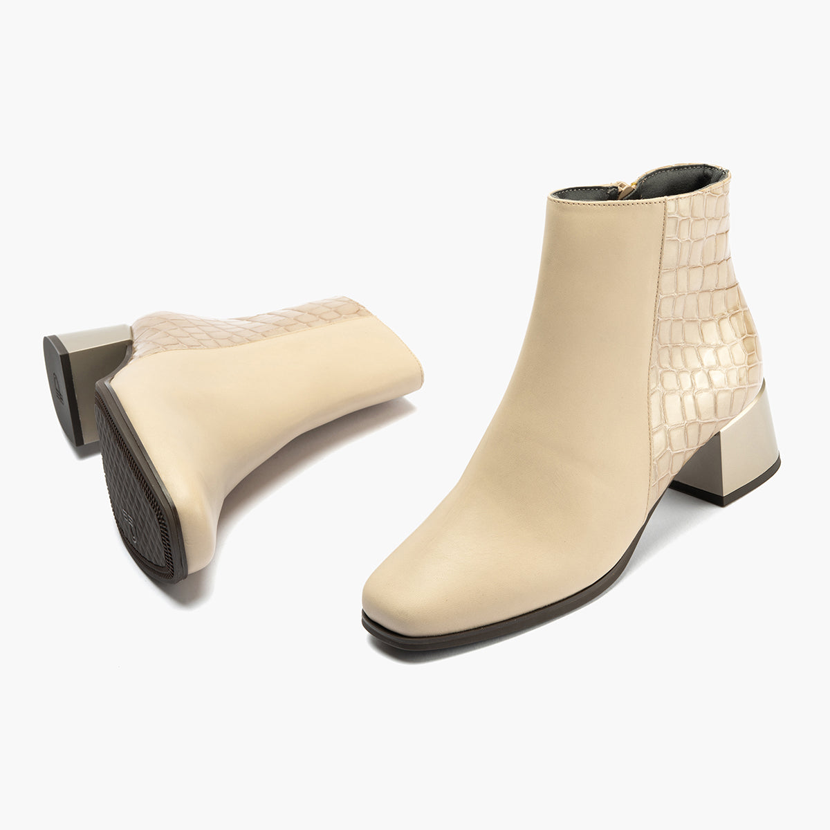 Botin en napa con coco charol de mujer color piedra