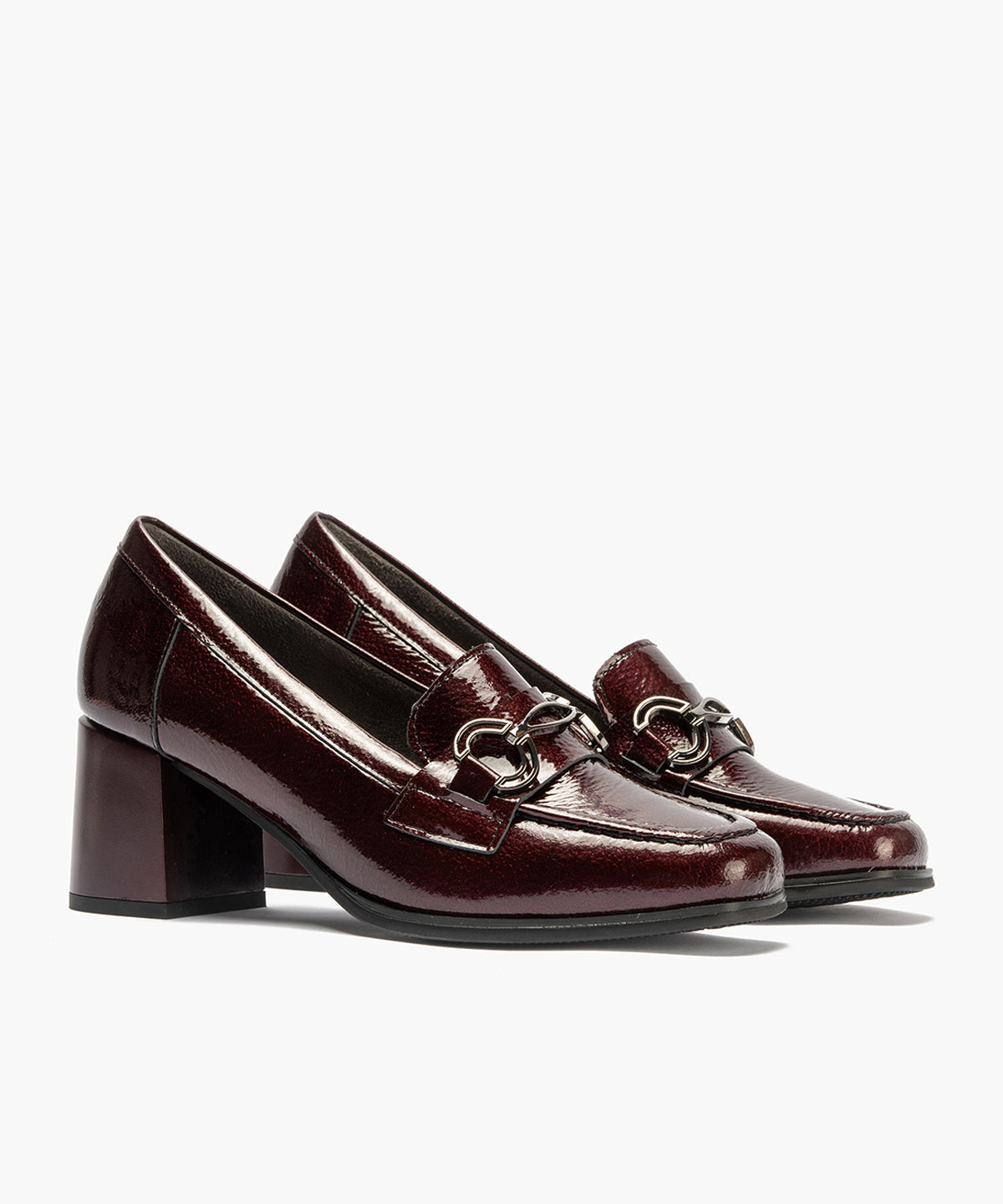 Mocasín en Charol con adorno de mujer color burdeos