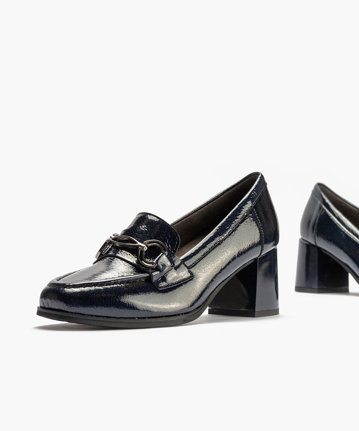 Mocasín en Charol con adorno de mujer color marino