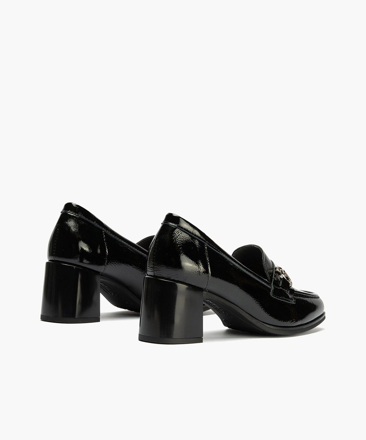 Mocasín en Charol con adorno de mujer color negro