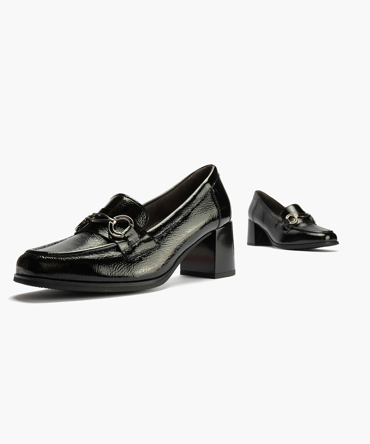 Mocasín en Charol con adorno de mujer color negro