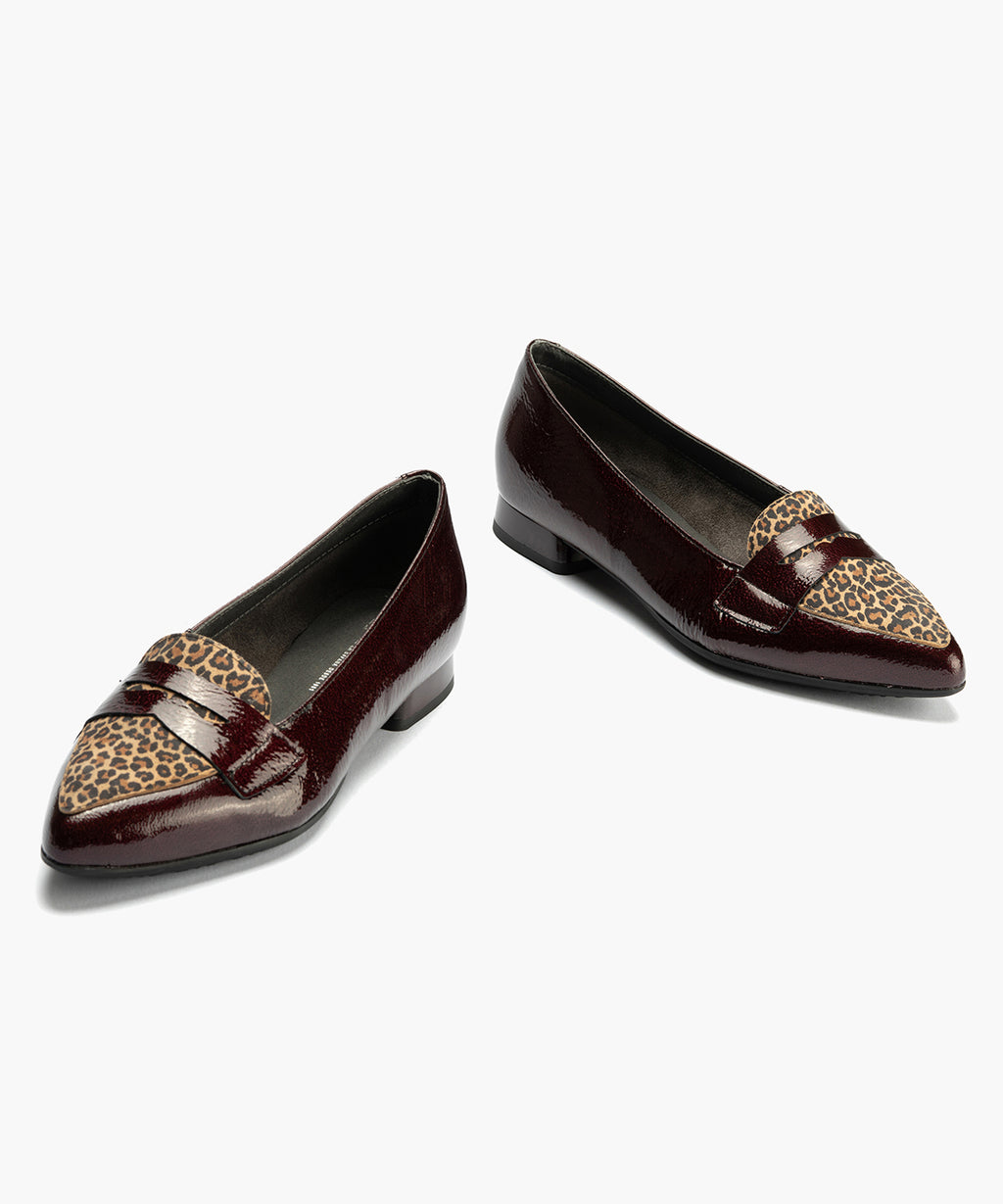 Mocasín Combinado con leopardo de mujer color burdeos