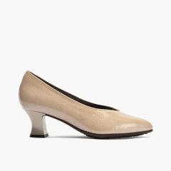 Salón de Pico en Charol de mujer color piedra