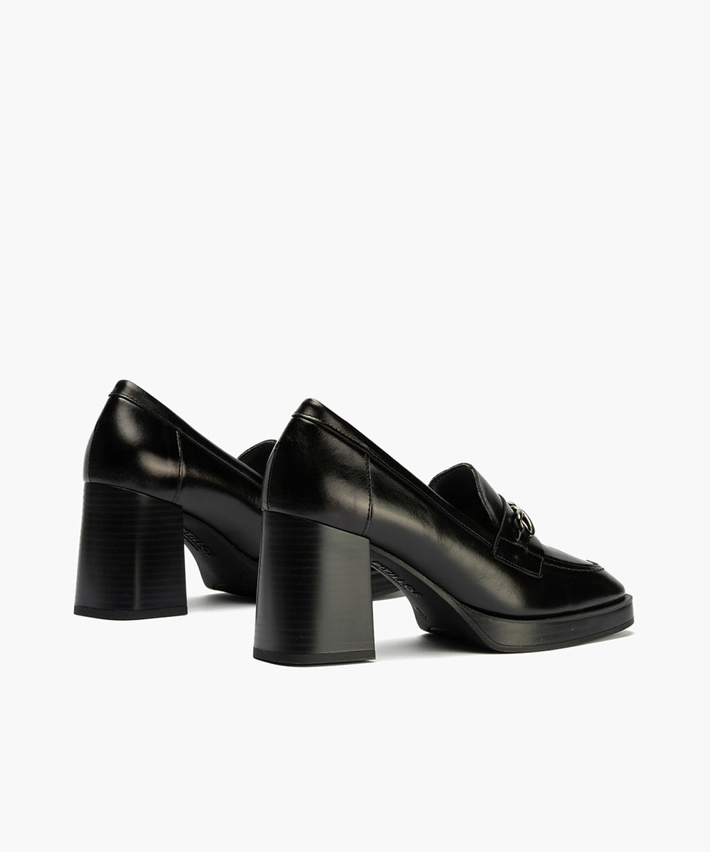 Mocasín con Adorno de mujer color negro