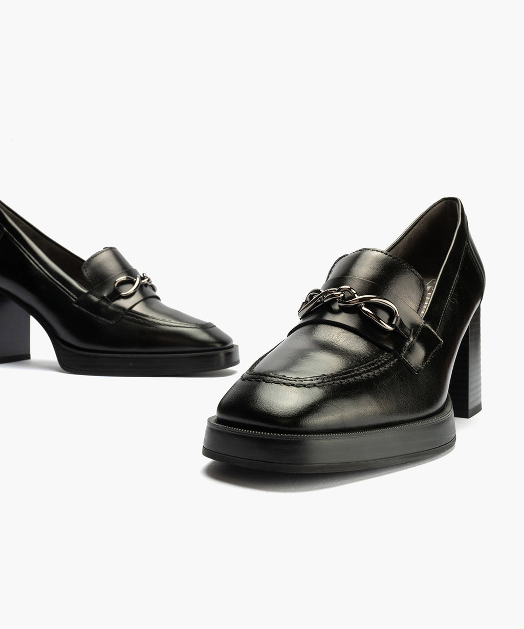 Mocasín con Adorno de mujer color negro