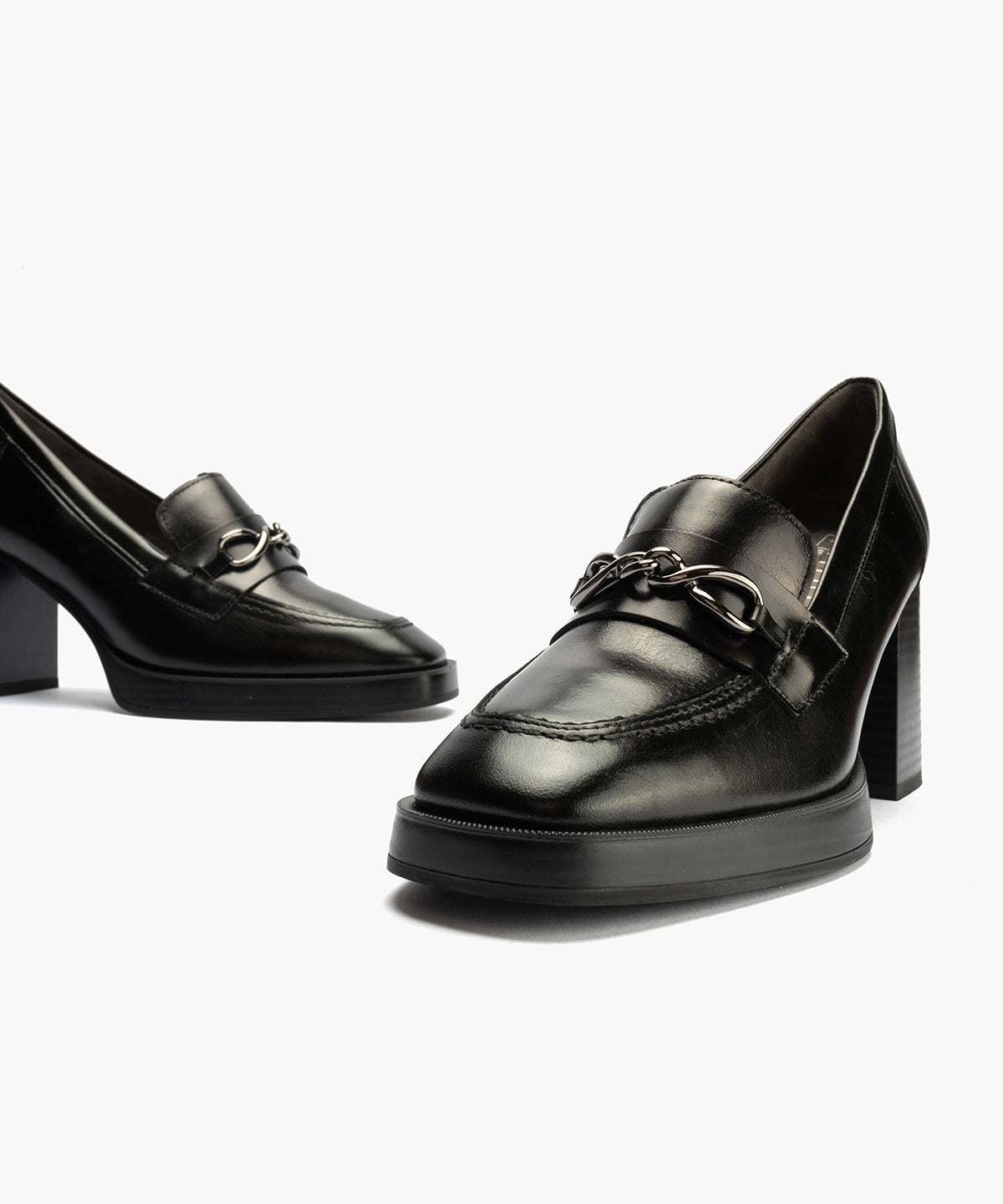 Mocasín con Adorno de mujer color negro