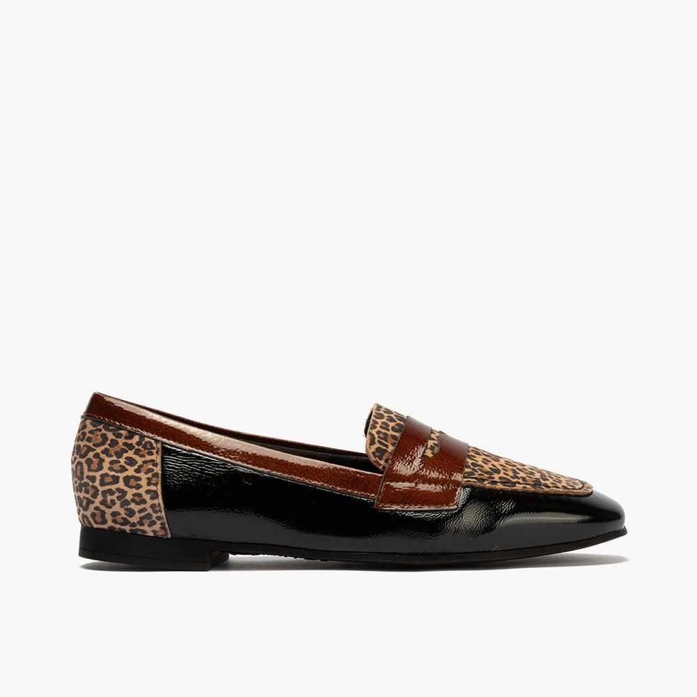 Mocasín Combinado en charol con leopardo de mujer color negro