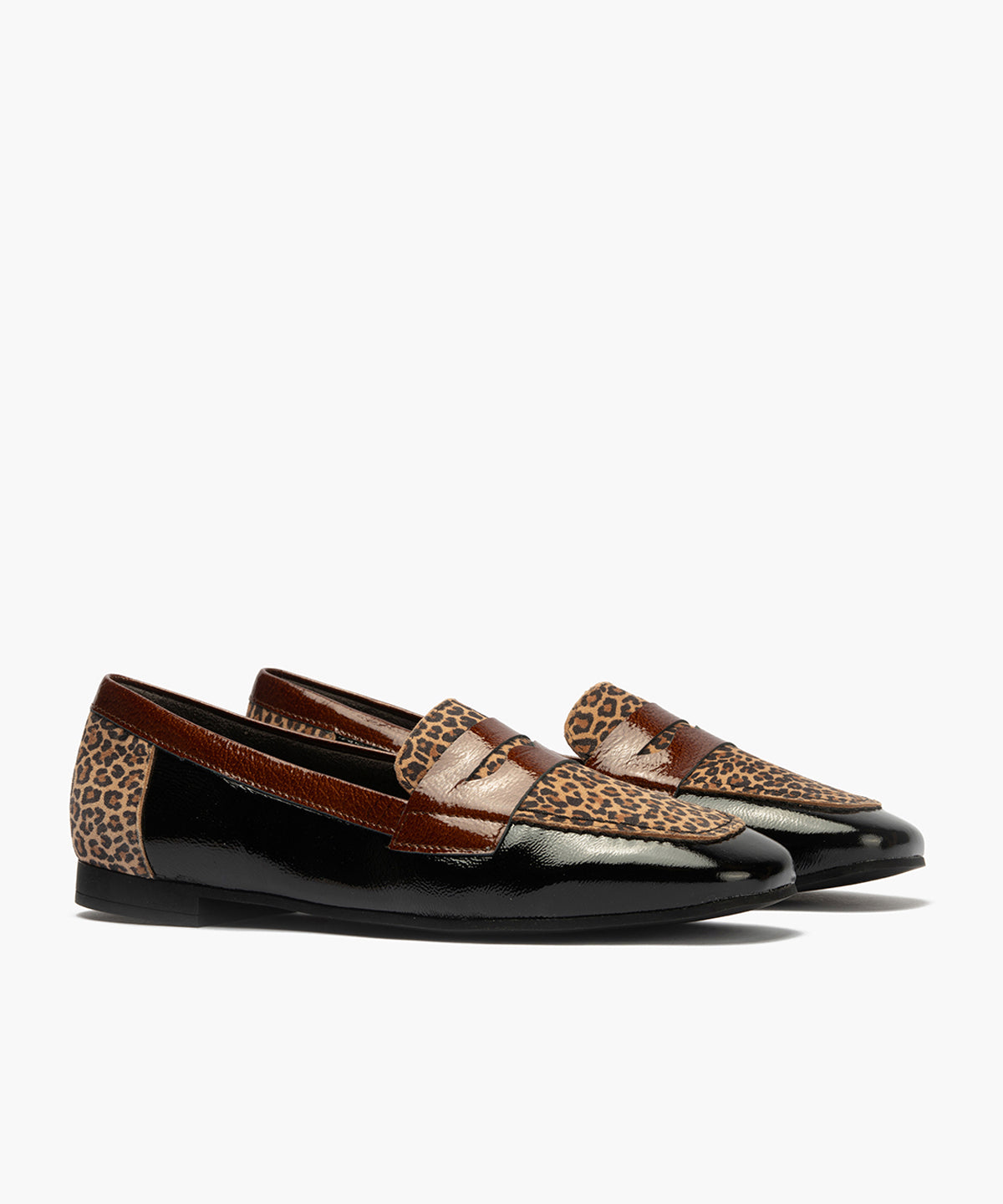 Mocasín Combinado en charol con leopardo de mujer color negro