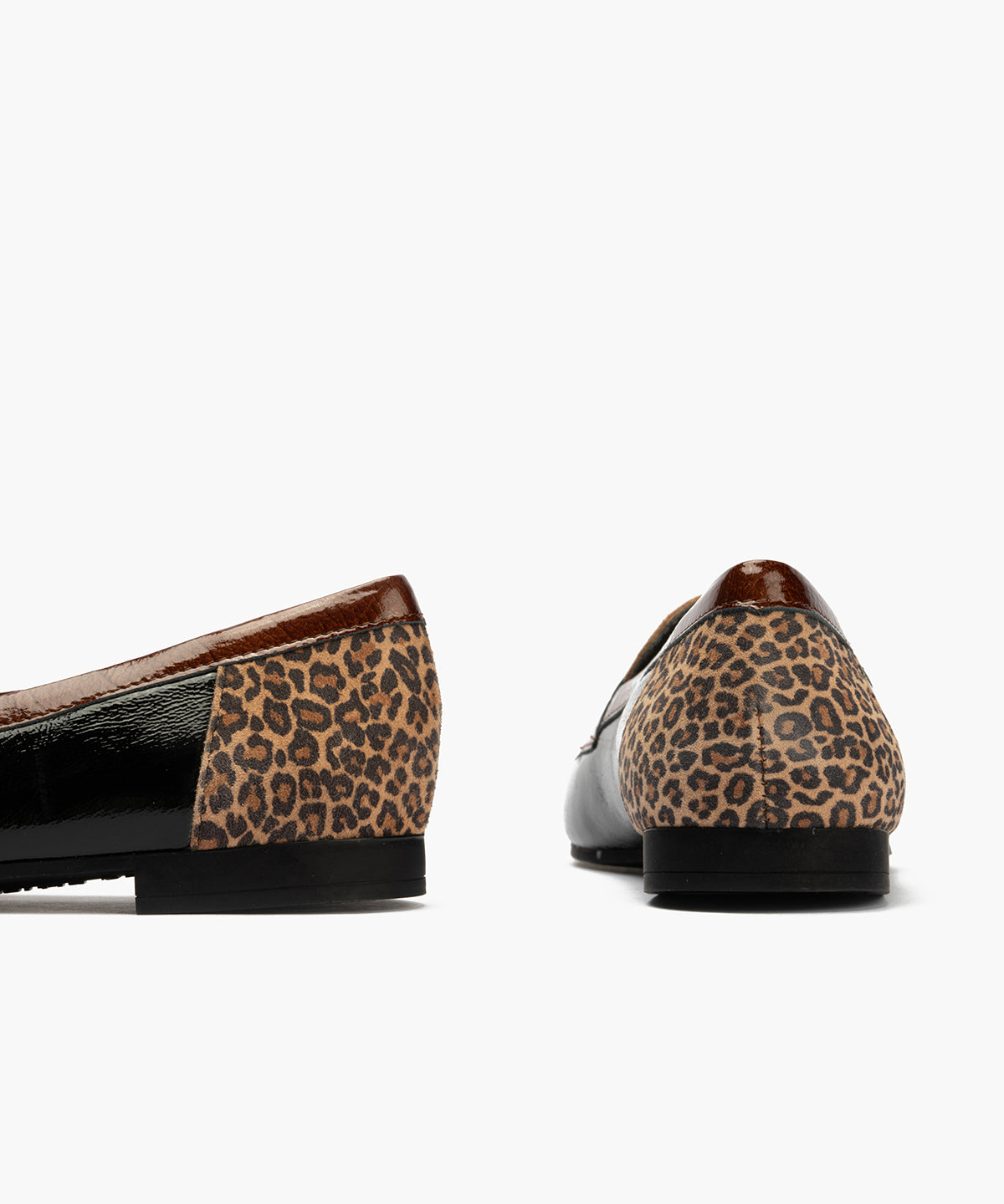Mocasín Combinado en charol con leopardo de mujer color negro