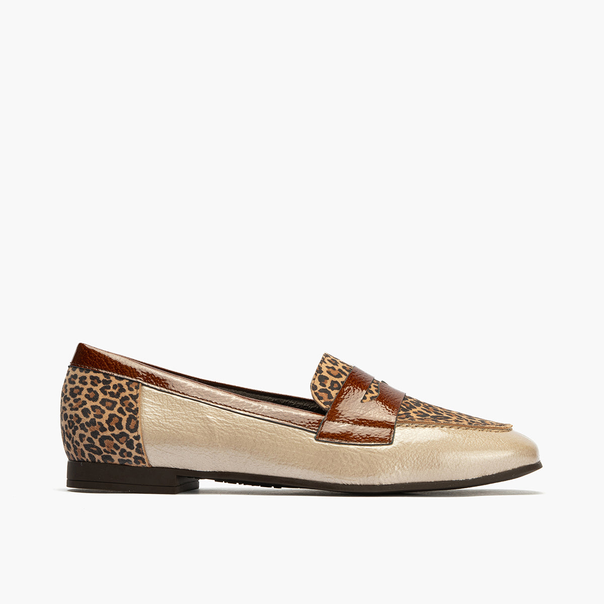 Mocasín Combinado en charol con leopardo de mujer color piedra