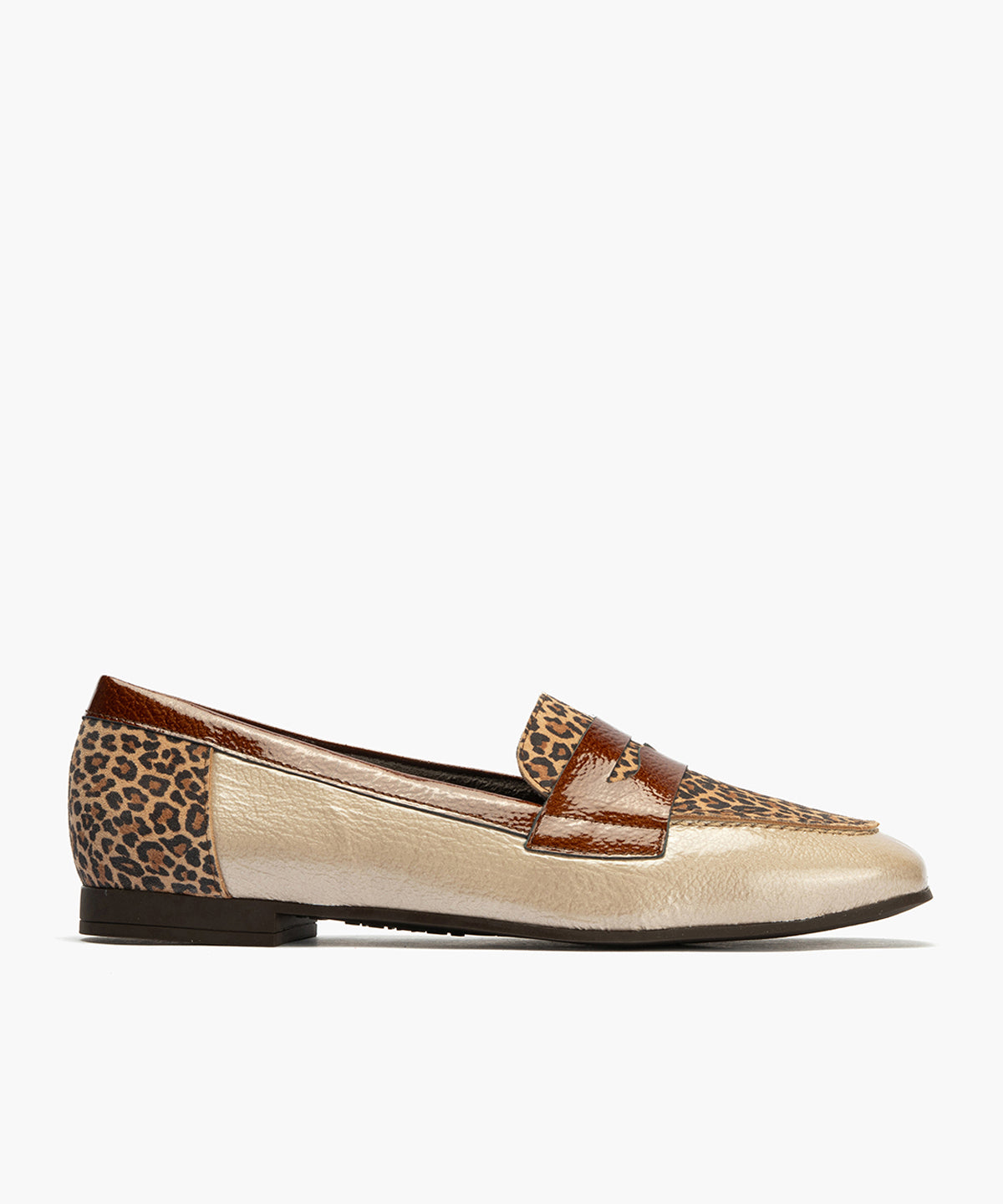Mocasín Combinado en charol con leopardo de mujer color piedra