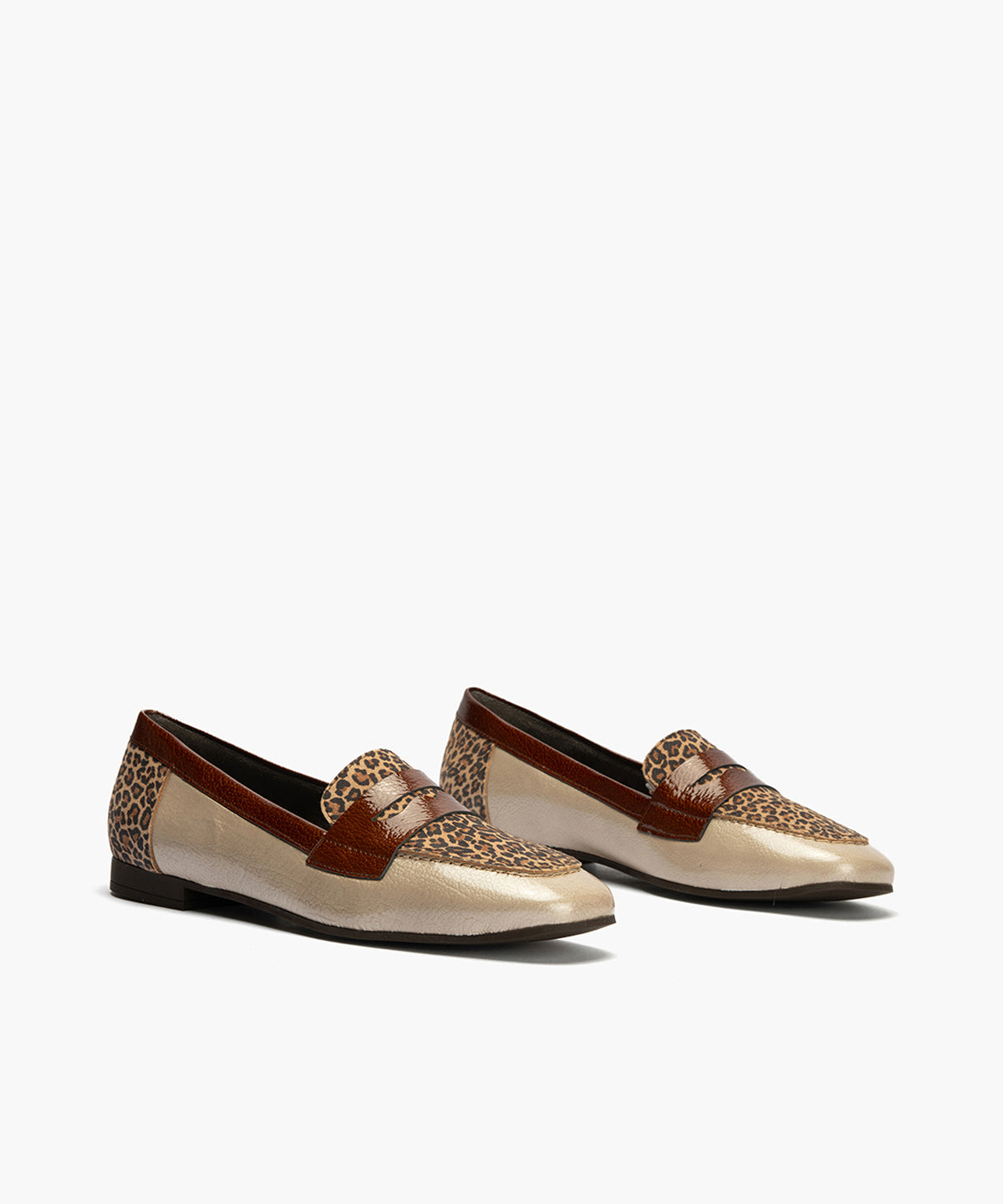 Mocasín Combinado en charol con leopardo de mujer color piedra